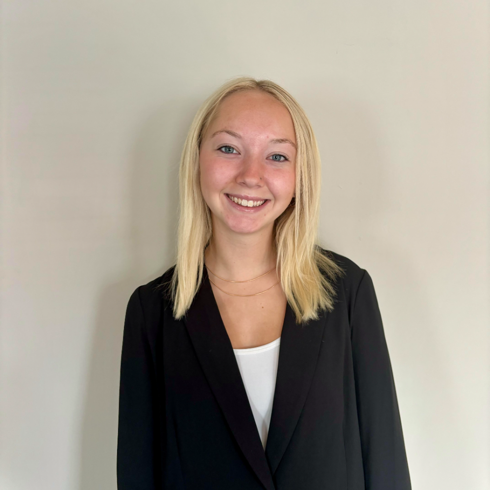 Headshot of Anna Edwards, MASMI Marketing and Sales student.