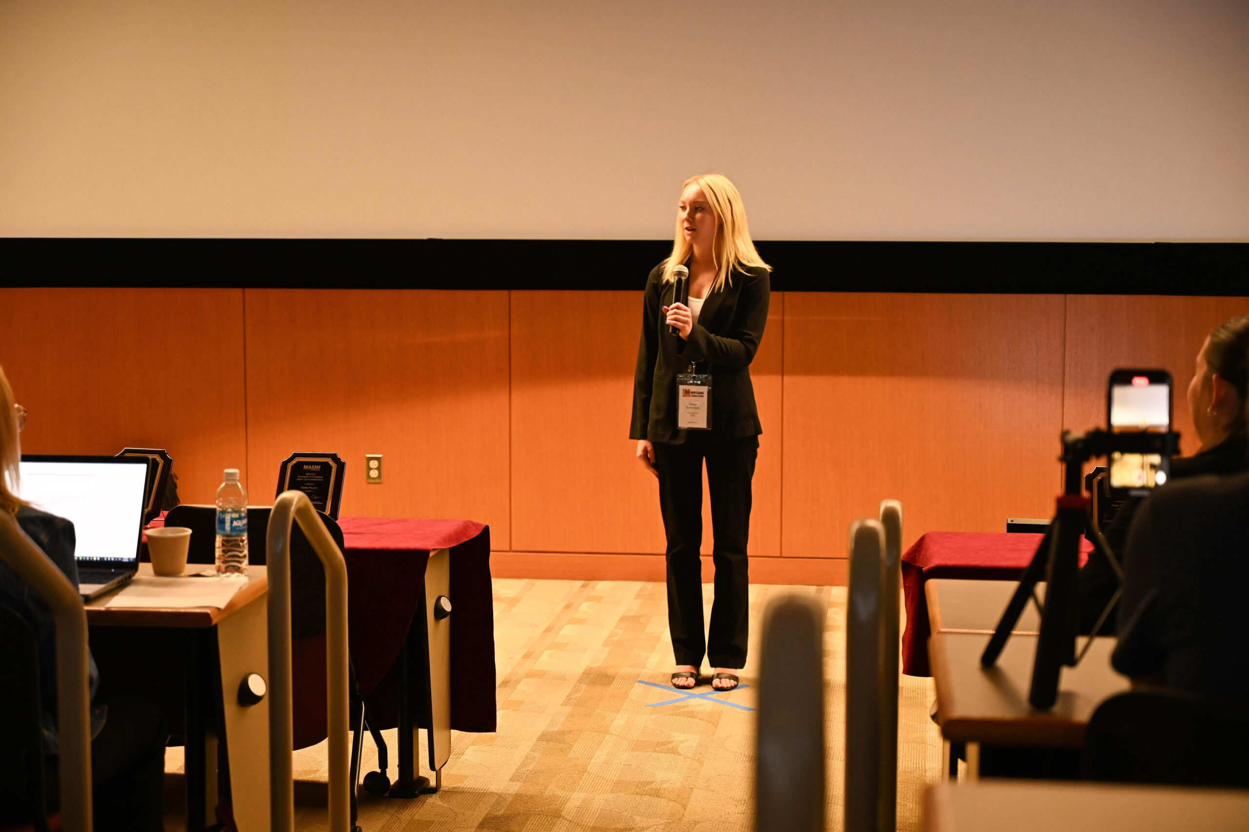 Anna Edwards delivering her presentation at the MASMI Elevator Pitch Competition.